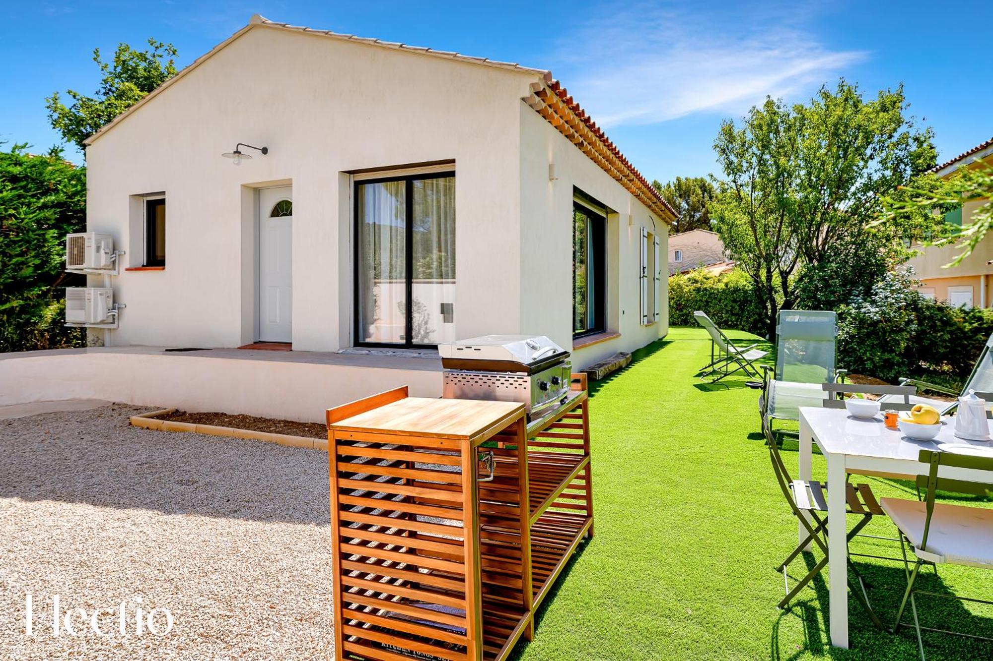 Villa Oliveda - Piscine & Salon Cinema Lourmarin Bagian luar foto